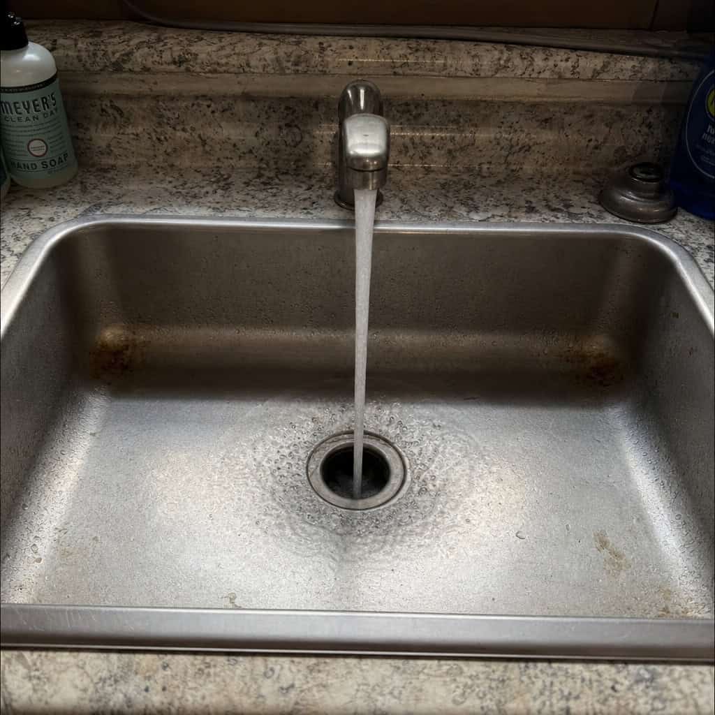 A Faucet Spout That Can't Reach the Corners