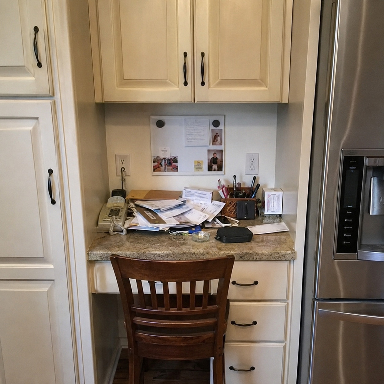 Built-in kitchen desk nook