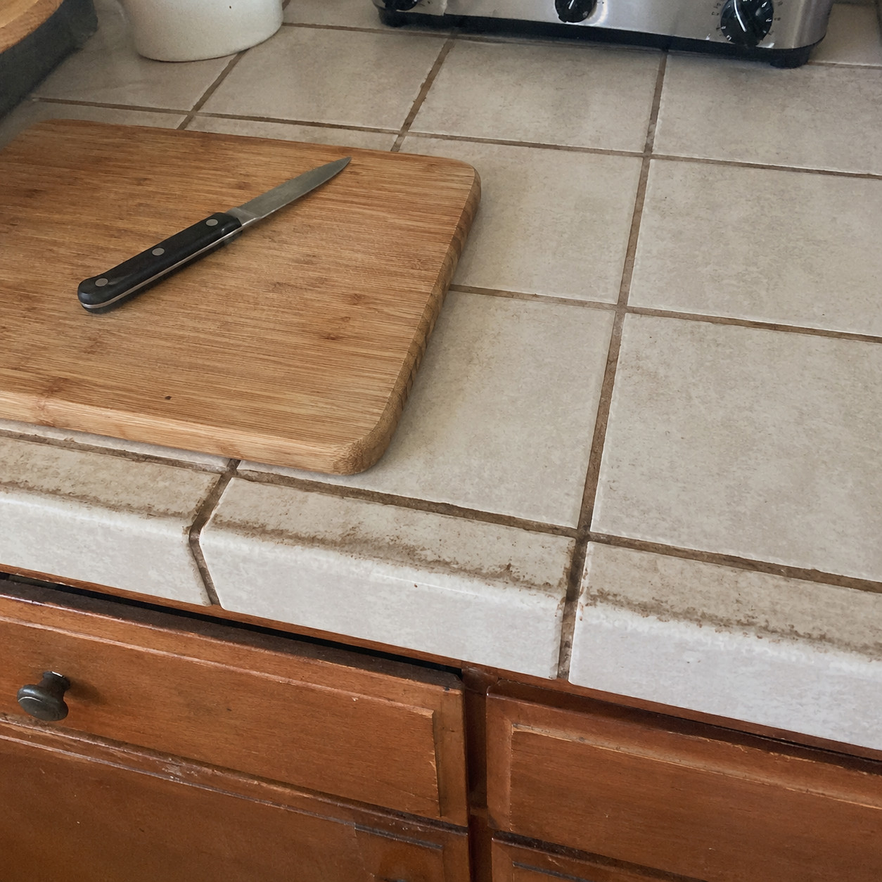 Ceramic tile countertops with grout lines