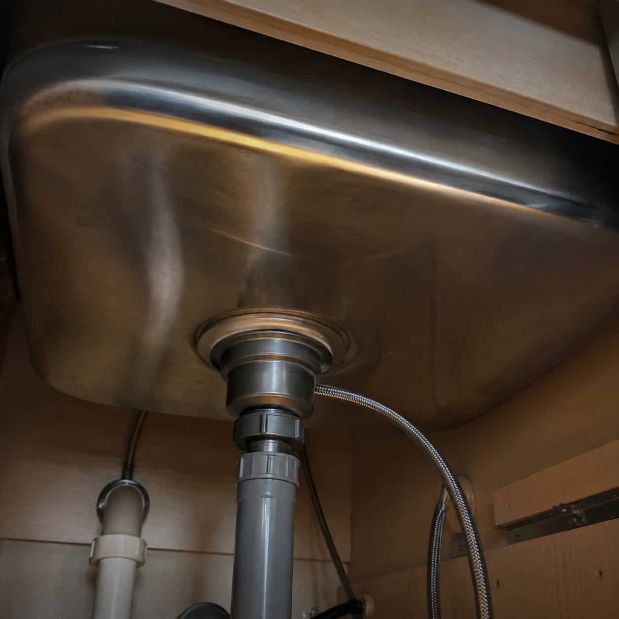 No sound-dampening under the sink