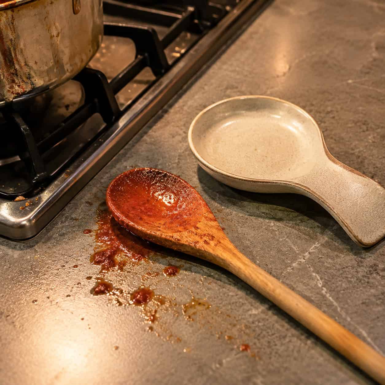 Skipping a spoon rest and letting sauce drip