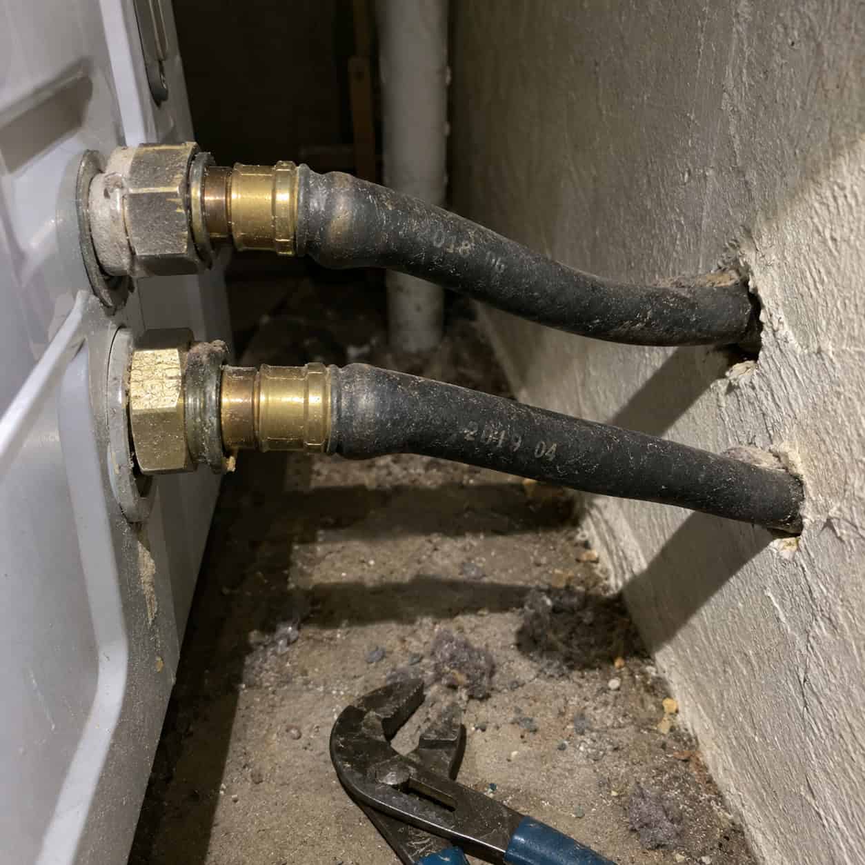 The Original Black Rubber Washing Machine Hoses