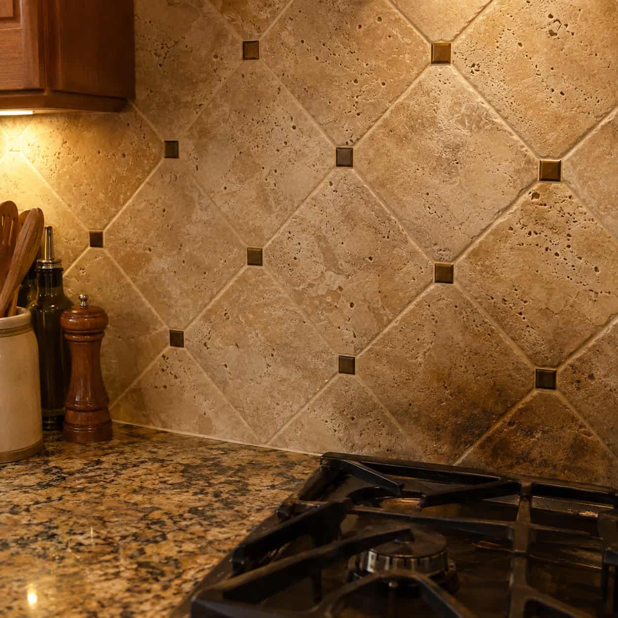 Tumbled Travertine With Diagonal Deco Dots