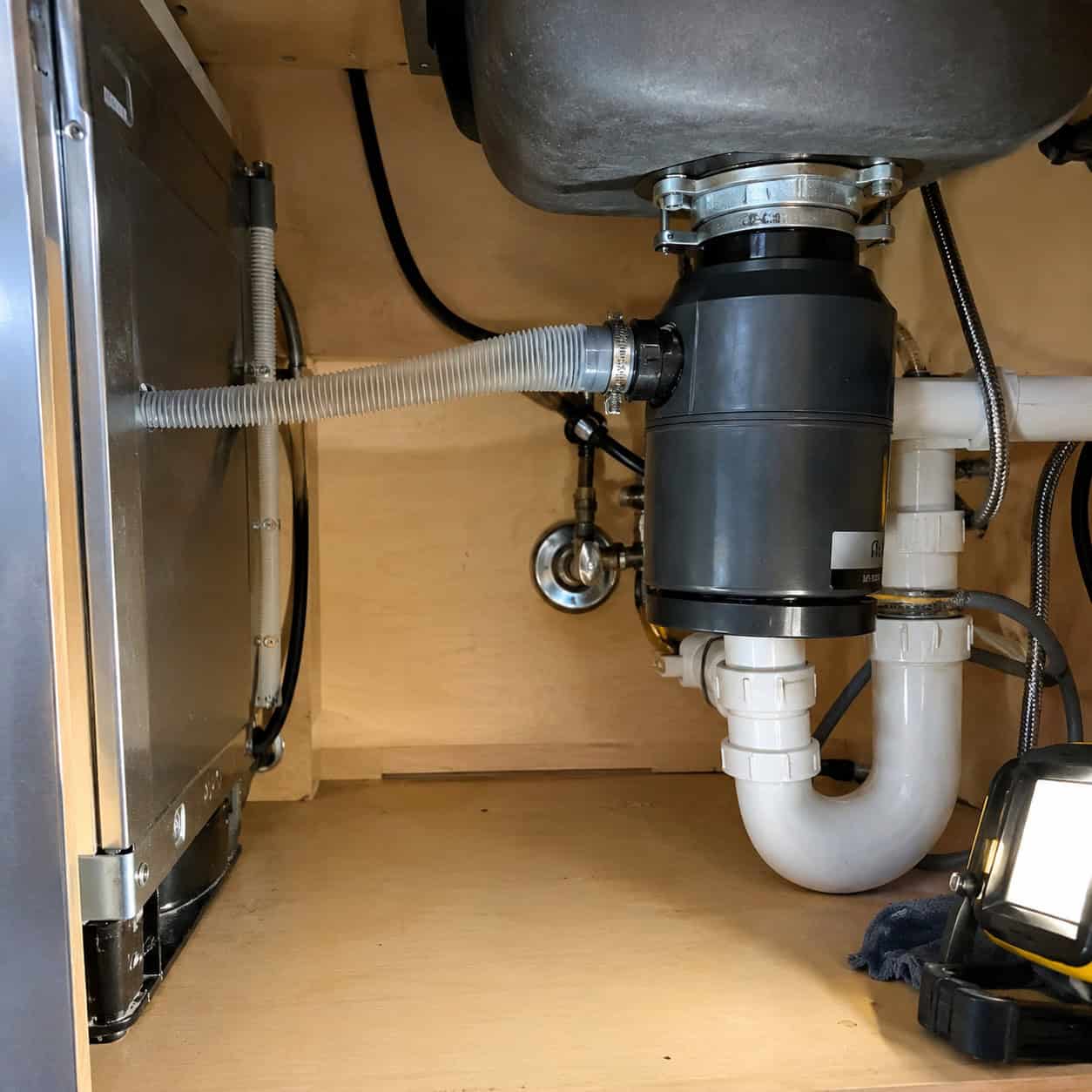 The dishwasher drain with no high loop