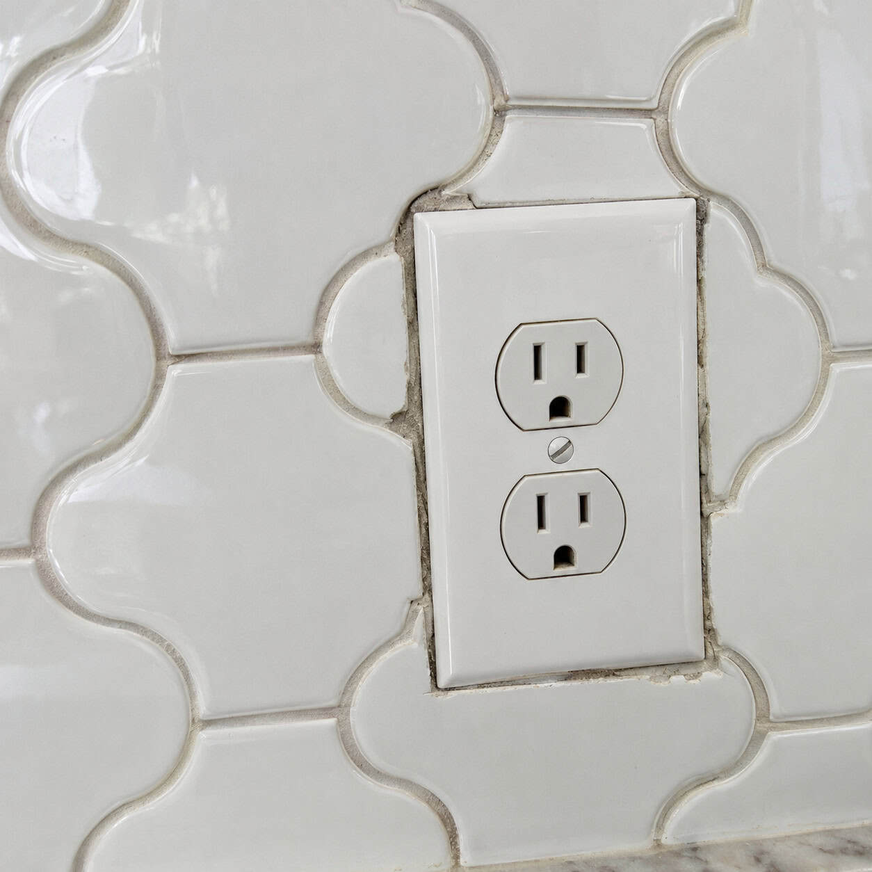 Arabesque and Lantern-Shape Tile