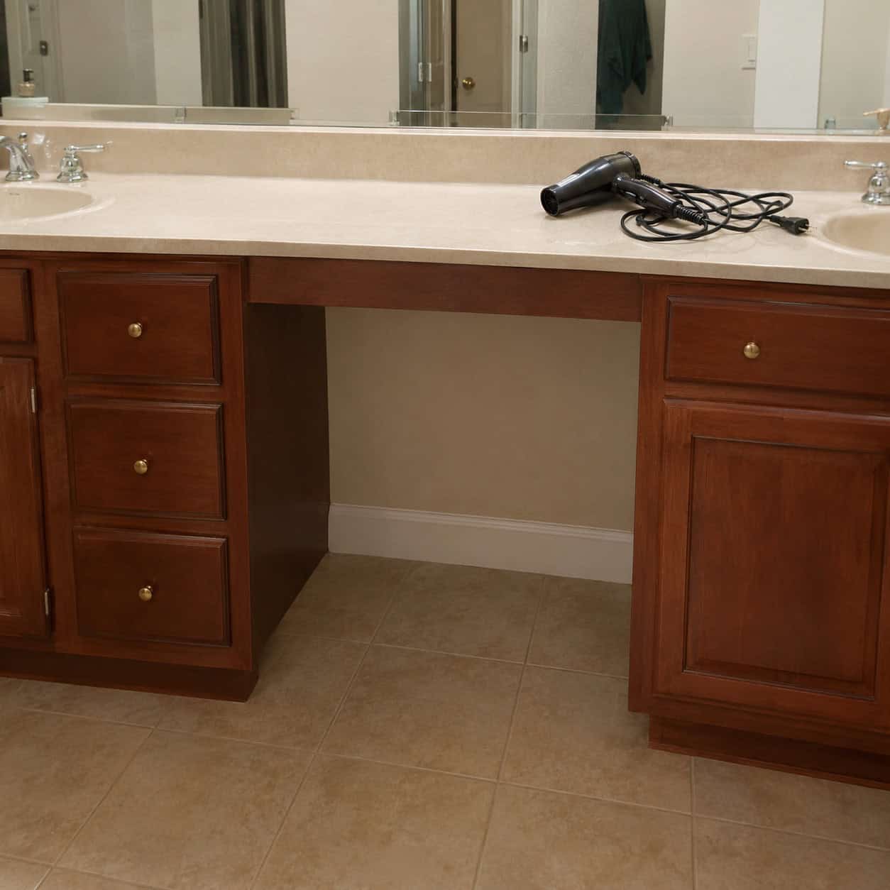 A Built-In Makeup Knee-Space Section